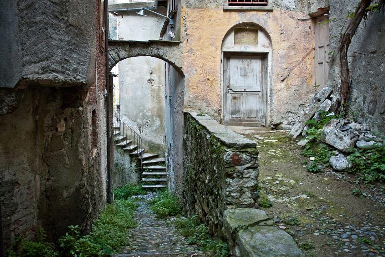 Exploring Abandoned Towns in Italy That Feel Frozen in Time 4 abandoned-italian-village