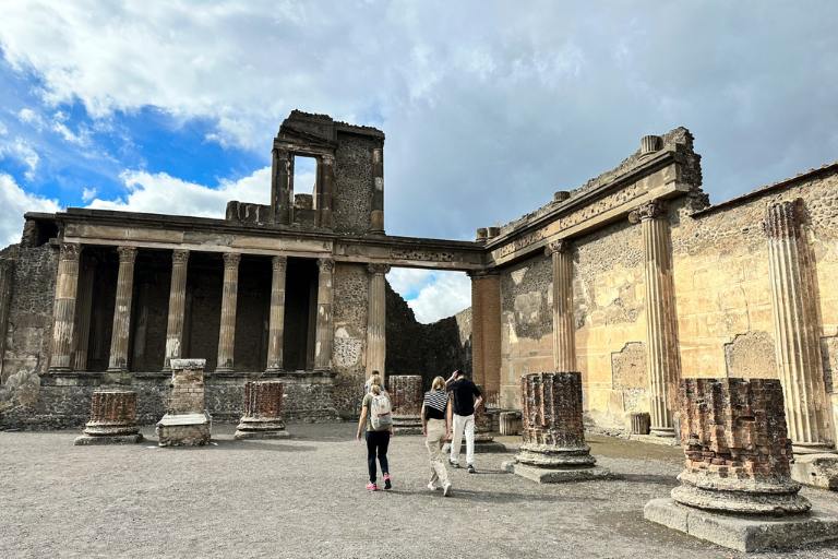 Pompeii vs Herculaneum Which City Should You Visit? pompeii vs herculaneum