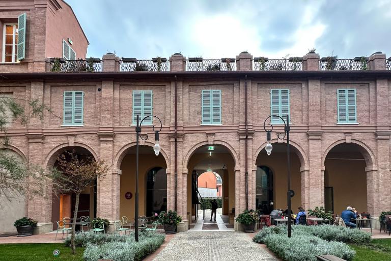 byron museum courtyard